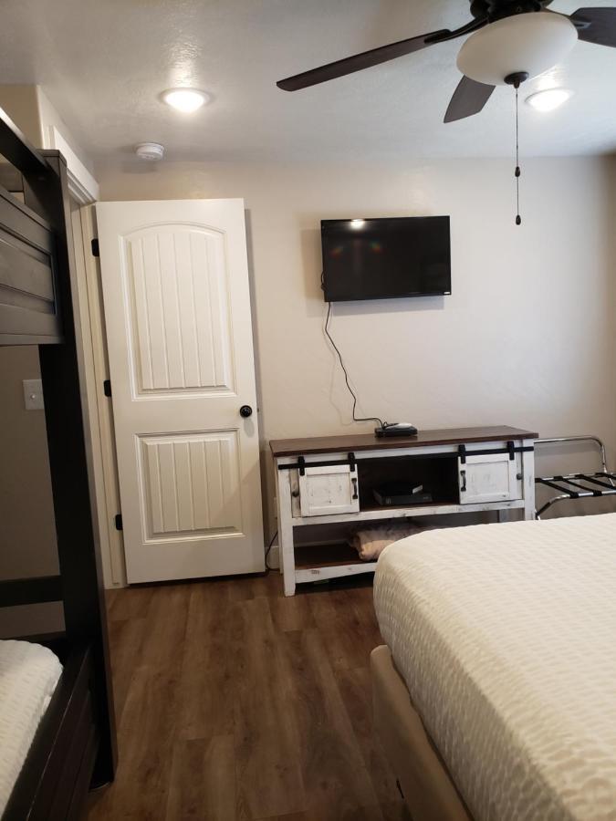 Flaming Gorge Resort Dutch John Экстерьер фото