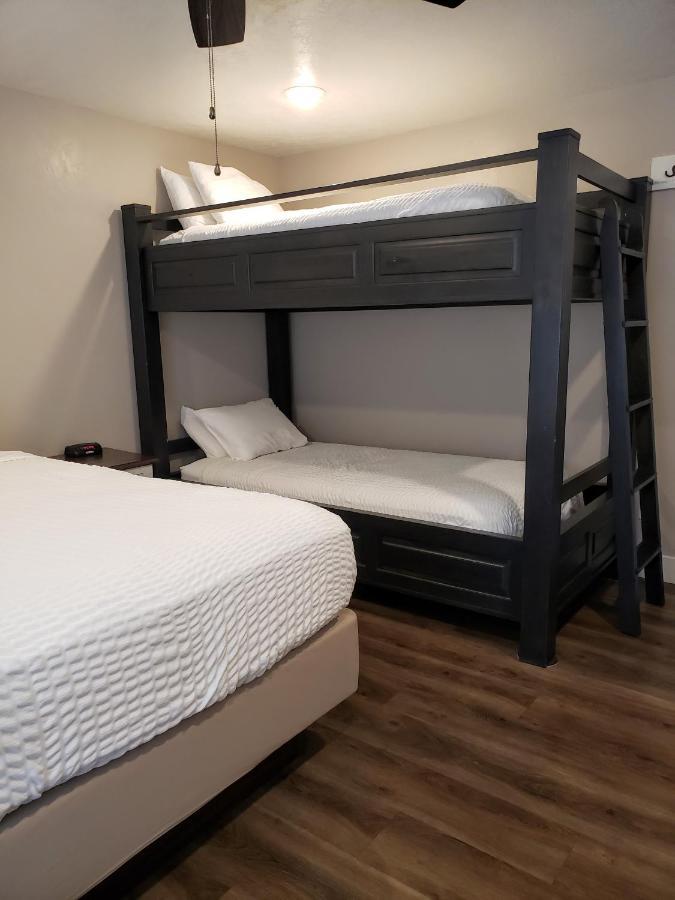 Flaming Gorge Resort Dutch John Экстерьер фото